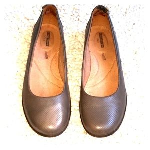 Clark's collection cushion